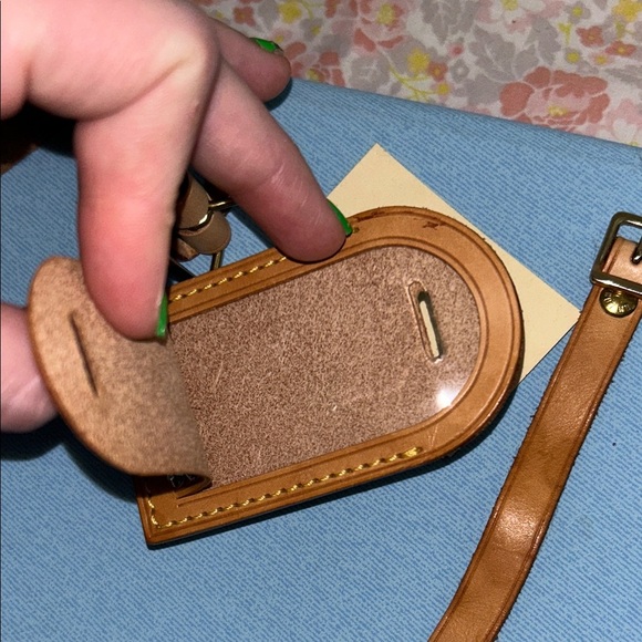 Authentic Louis Vuitton Beige Leather luggage tag Set with Rhinestones - Picture 4 of 5